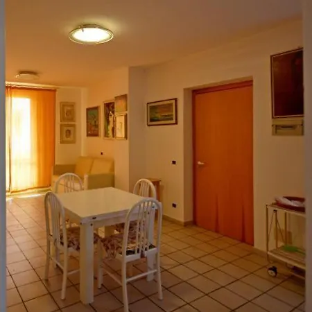Trilocale Al Porto Apartamento *